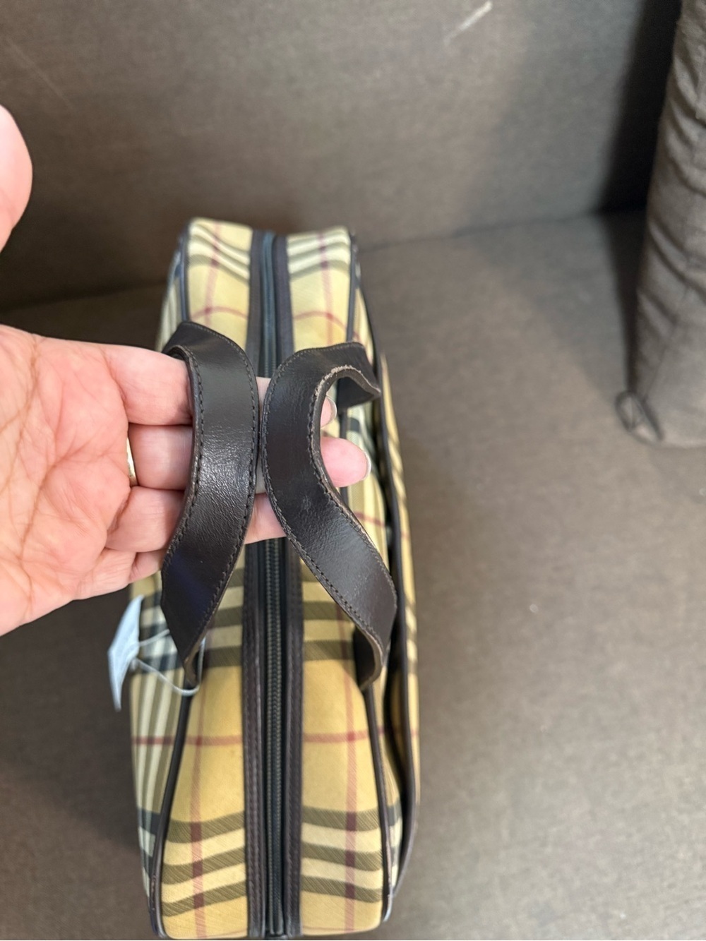 Burberry Beige Plaid Travel Bag with Dark Brown Handles - Picture 2 of 7